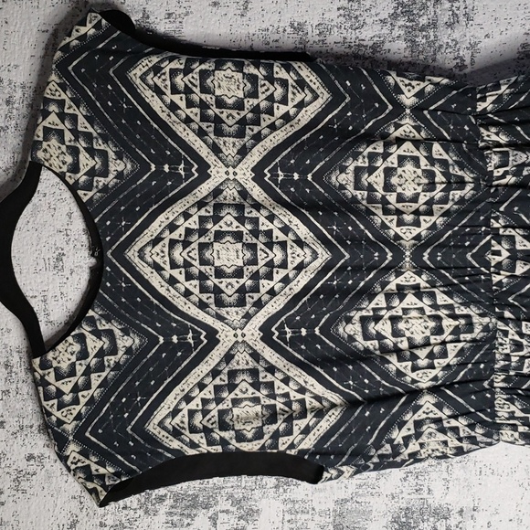 Alice + Olivia navy blue & cream summer dress w weighted lining - Picture 3 of 10